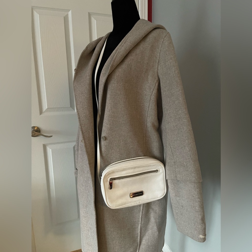 Marc by Marc Jacobs camera leather bag in white